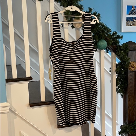 NEW Iris Basic Dress - Picture 4 of 7